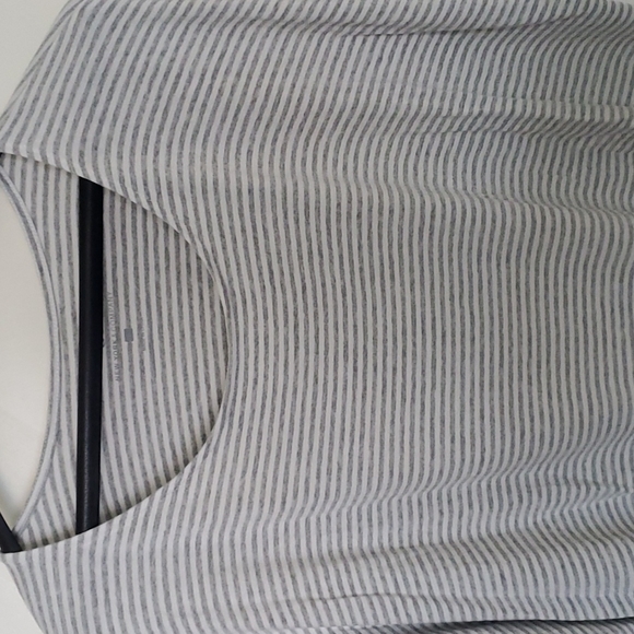 New York & Company Gray/White Striped Top size Large - Picture 2 of 5